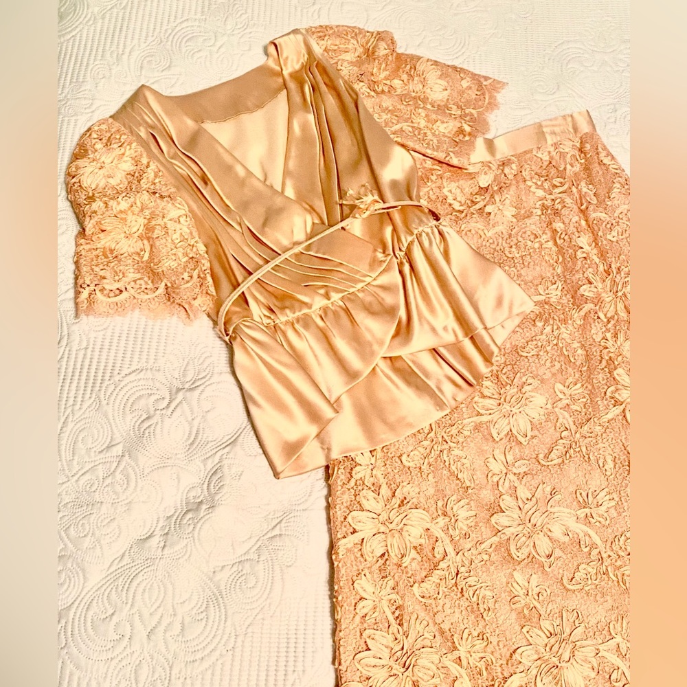 Vintage Dainty Lace Feminine Matching Set Peach Satin Peplum Top Lace Sk…